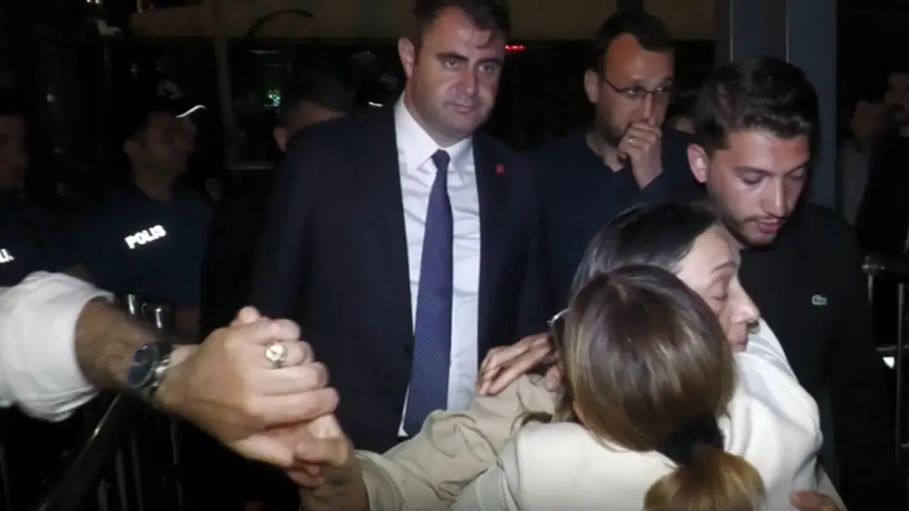 Seferihisar Belediyesi Soruşturmasında Gözaltı Dalgalanması: Başkan ve Yardımcısının Şoförleri Tutuklandı