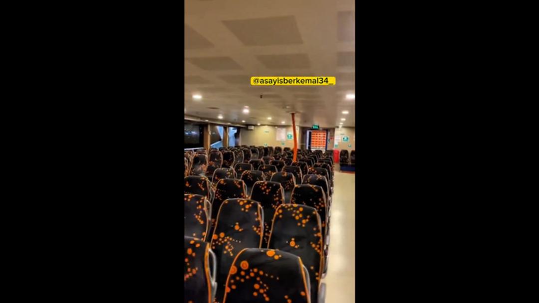 Feribotta üdar-beşiktaş! Bazı Beşik hayranları Orkun Kökçü'nin imza töreninden sonra feribotu karıştırdı ... 3