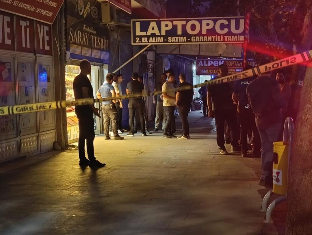 Yemek yerken karısını kafasına vurdu ve onları öldürdü 2
