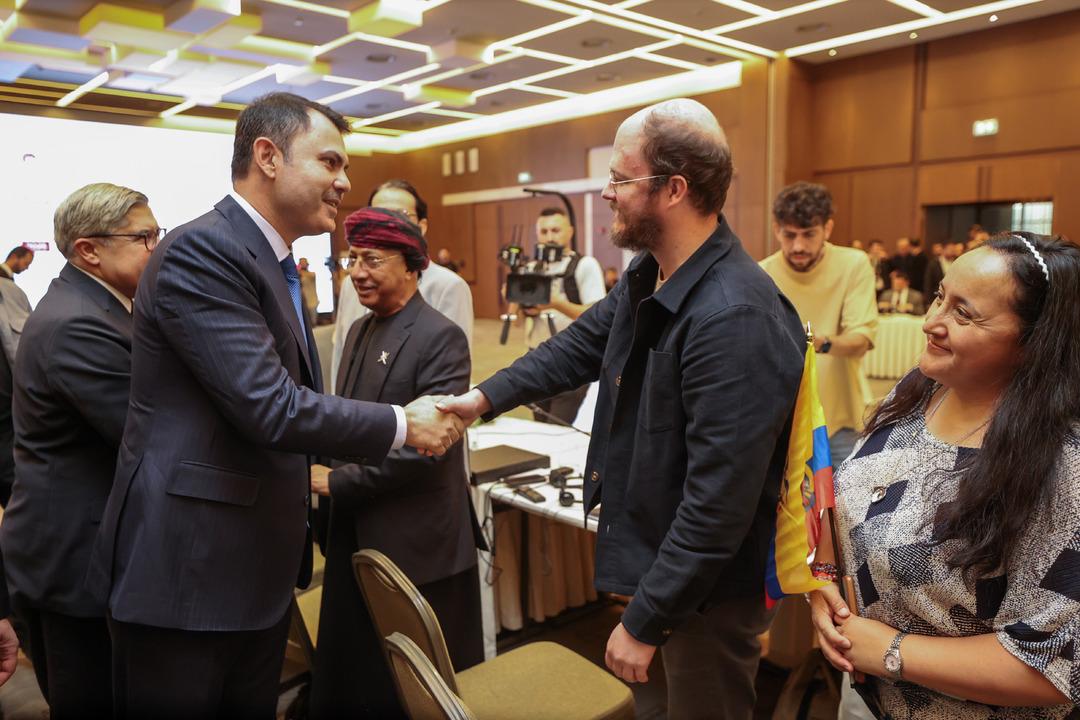 Dünyanın dört bir yanından gazeteciler deprem bölgesini ziyaret etti! Bakan Kurum ve ben Hatay sokaklarında dolaştık 3