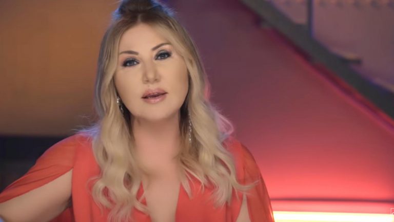 Şarkıcı Hamiyet apar topar hastaneye kaldırıldı! Ameliyata alındı